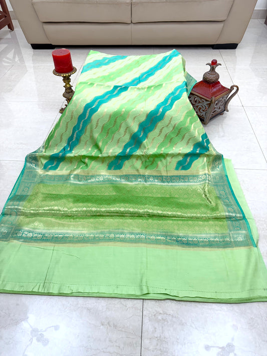 Lime Green Raw Mango Silk Saree with Dual-Tone Wave Weaving & Rich Zari Pallu - SS 226